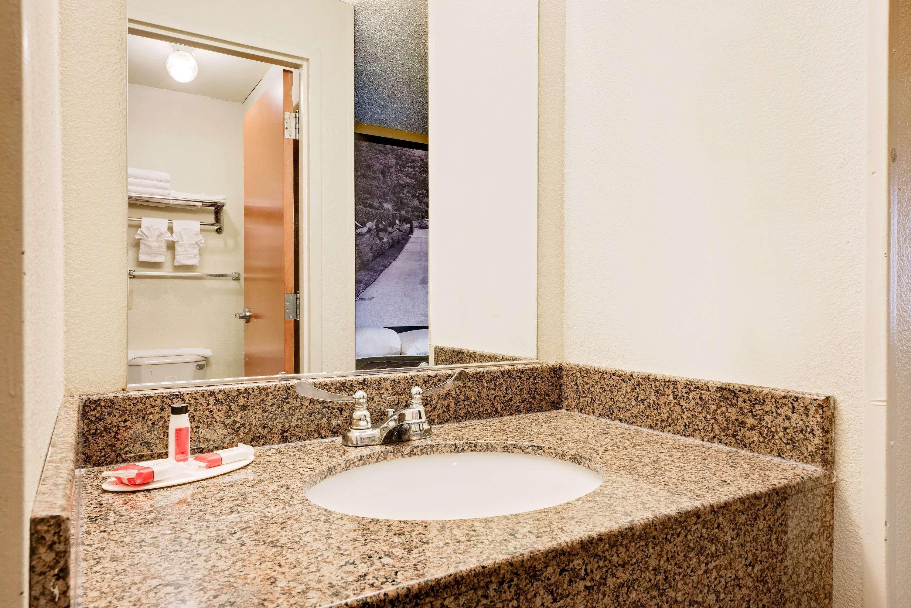 Super 8 By Wyndham Allentown Esterno foto