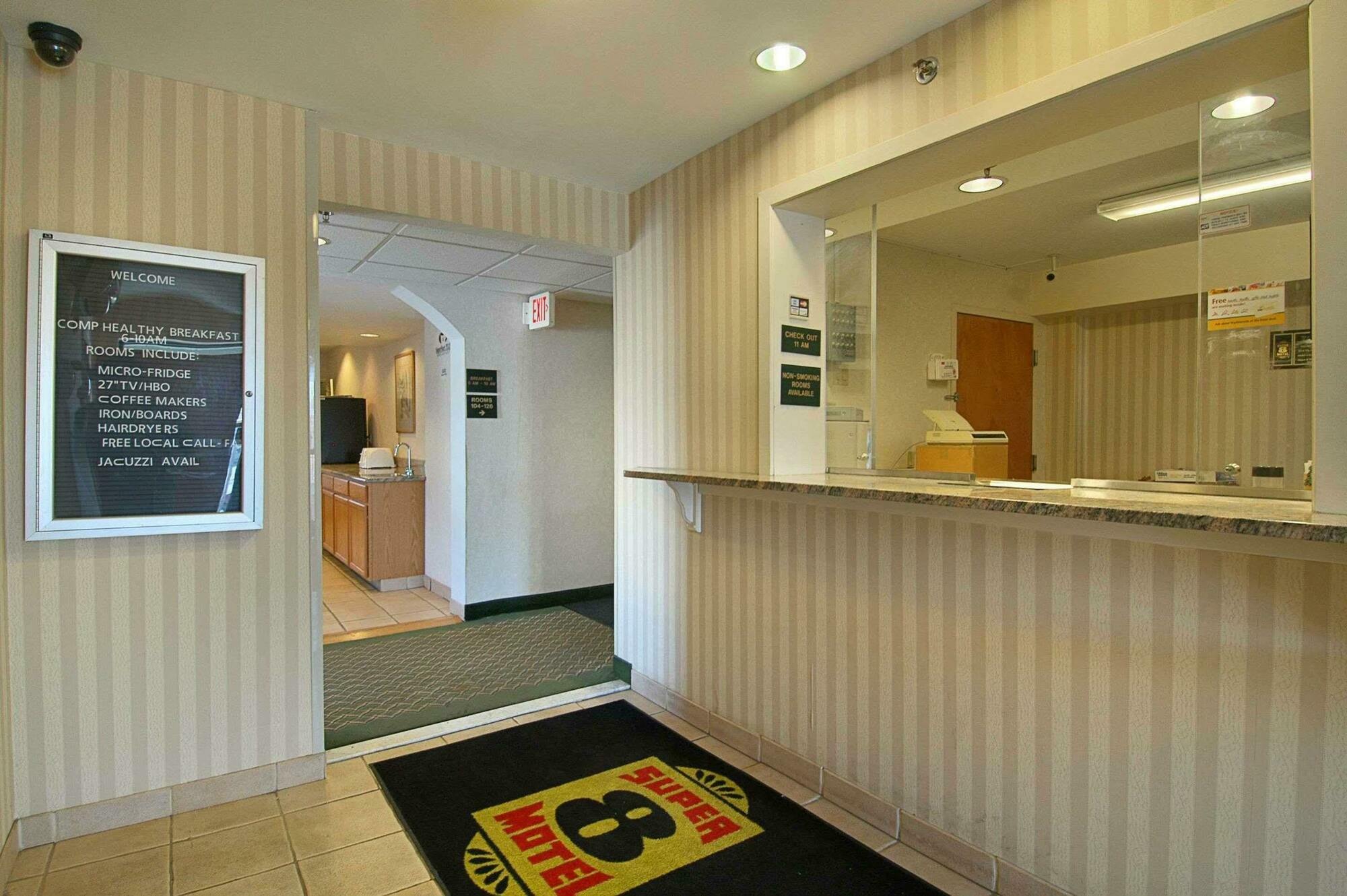 Super 8 By Wyndham Allentown Esterno foto