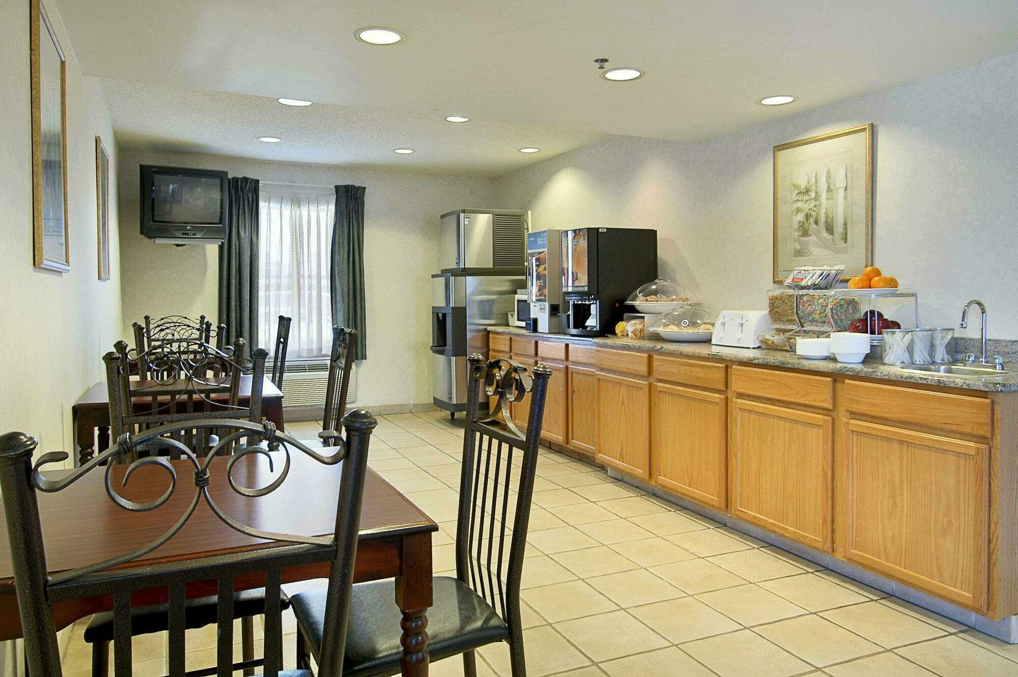 Super 8 By Wyndham Allentown Esterno foto